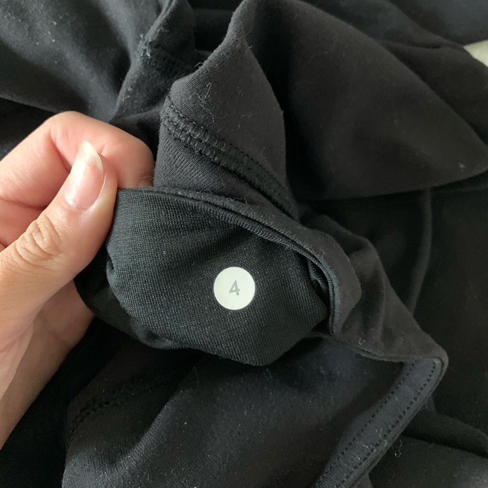 Lululemon black size 4 full length leggings - Picture 4 of 4